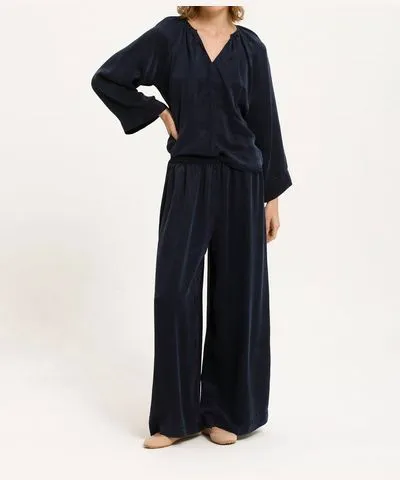 CALi DREAMiNG Tyler Wide Leg Pants in Indigo Ribbon Print