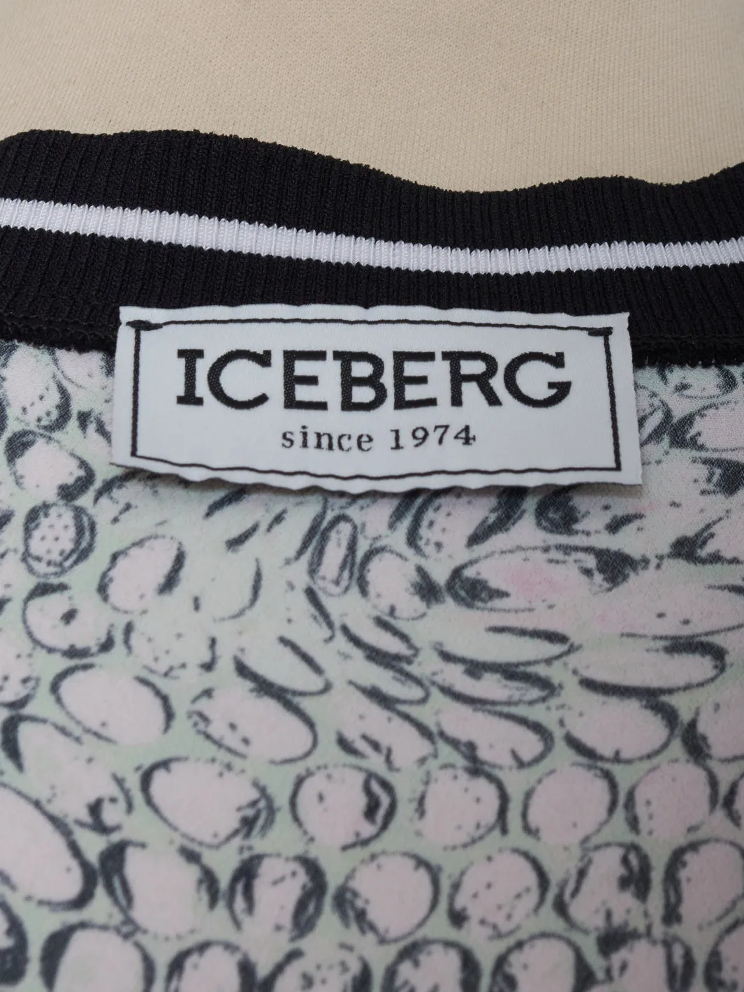 Iceberg Patterned tank top with contrasting details