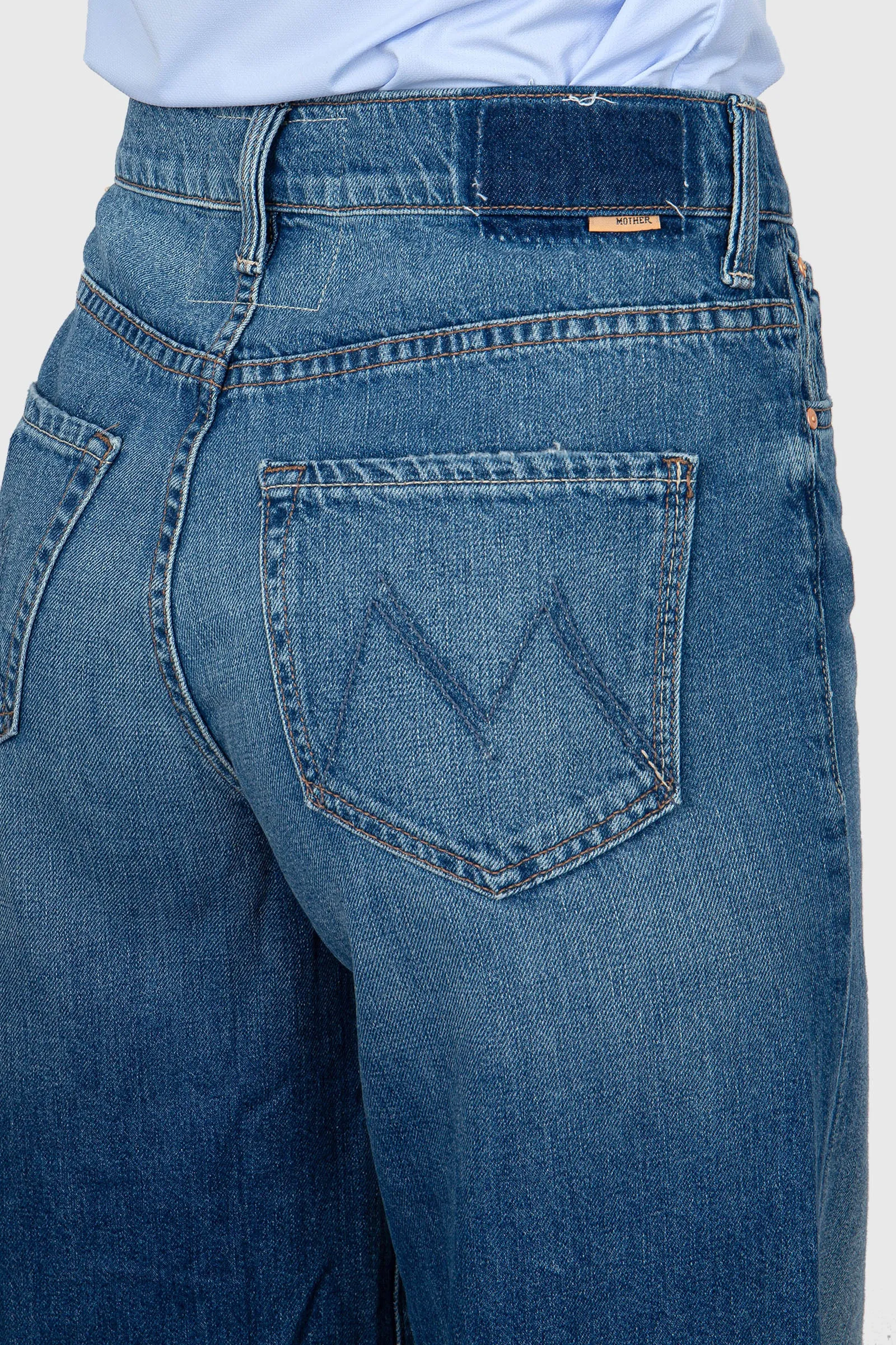 Mother Jeans: The Ditcher Roller Sneak in Superior Blu Medio for Women