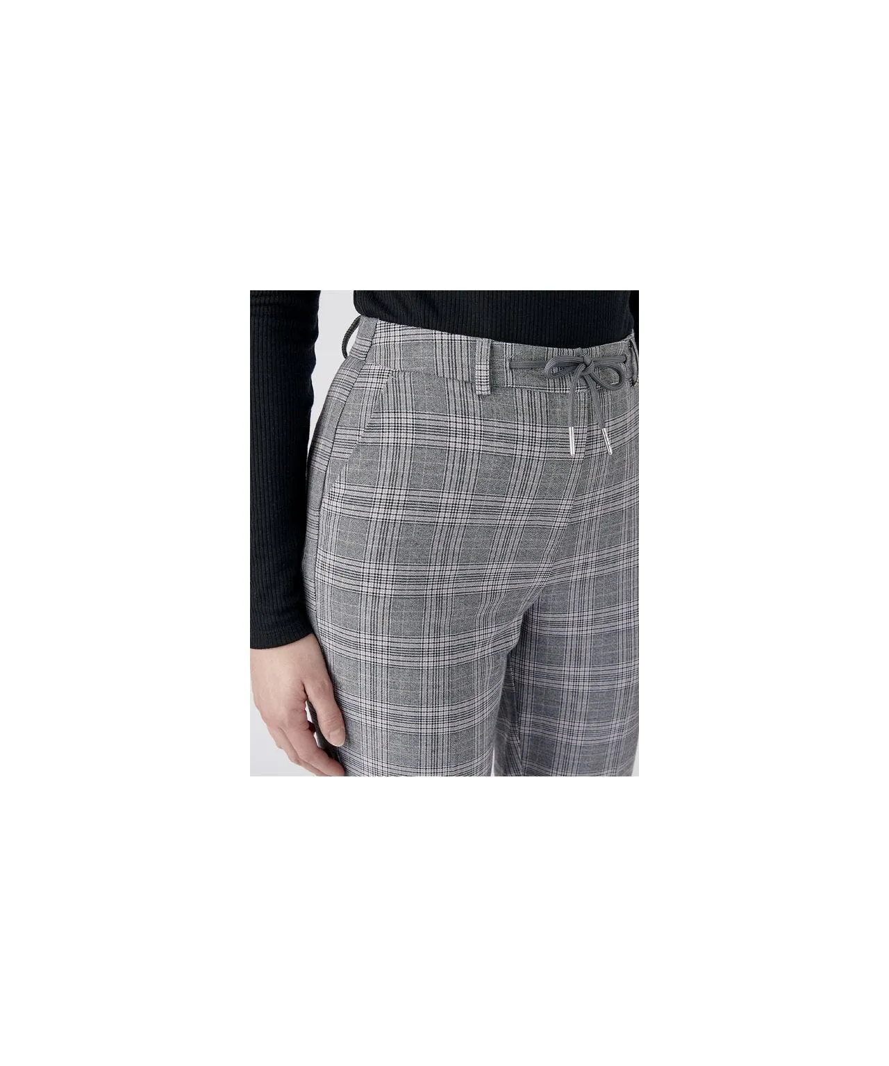 Check Tie-waist Trousers Detail