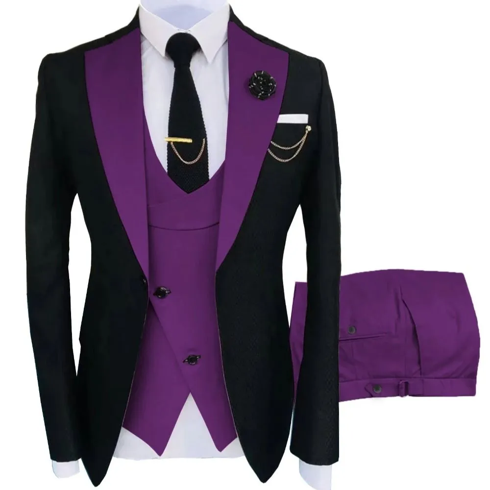 Burgundy Wedding Tuxedos for Groom at Prom Party